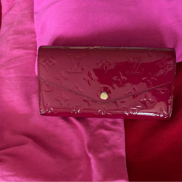 Louis Vuitton Vernis Embossed Wallet - Picture 7 of 9